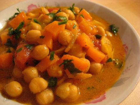 Curry z ciecierzycy i marchewki