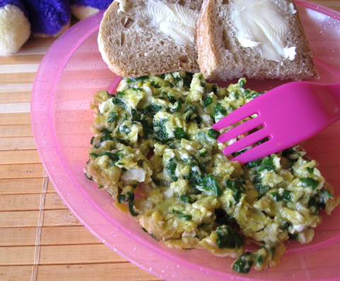 Jajecznica ze szpinakiem czyli majowa klasyka śniadaniowa